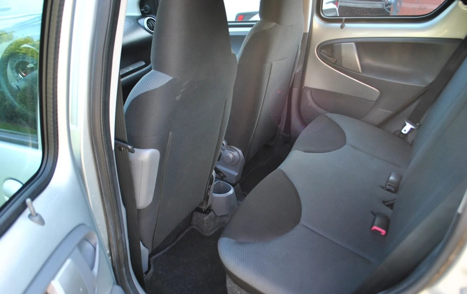 Toyota Aygo cena 11999 przebieg: 170000, rok produkcji 2007 z Barwice małe 781